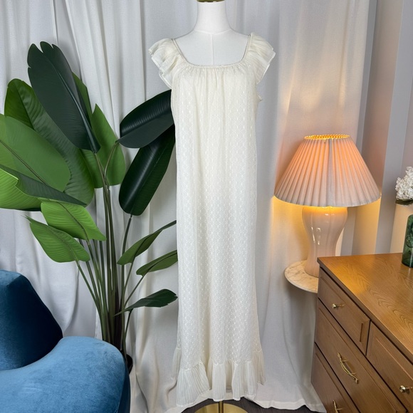 Vintage Ivory Swiss Dot Ruffle Maxi Nightgown Flutter Sleeves M/L - Picture 1 of 7